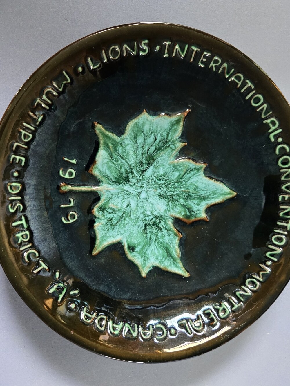Blue Mountain Pottery Lions Plate